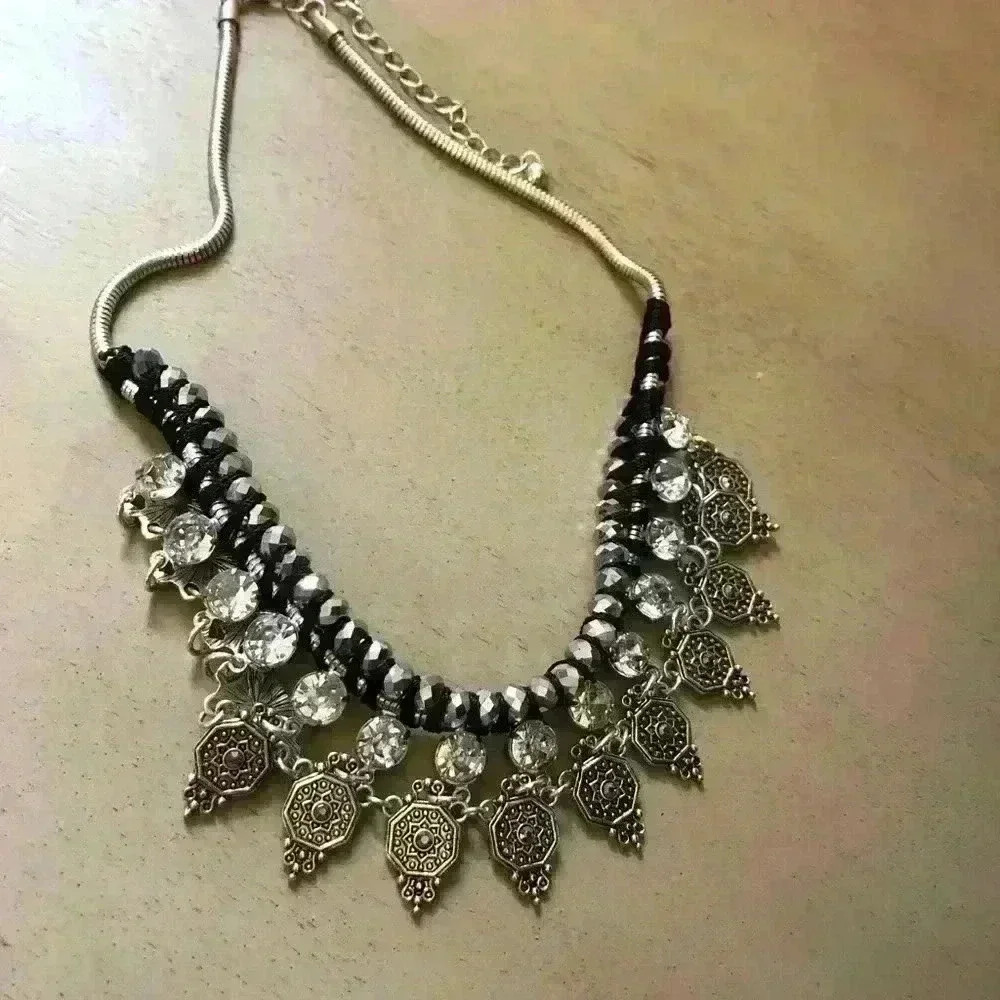 beautiful silver-tone necklace - Picture 4 of 5